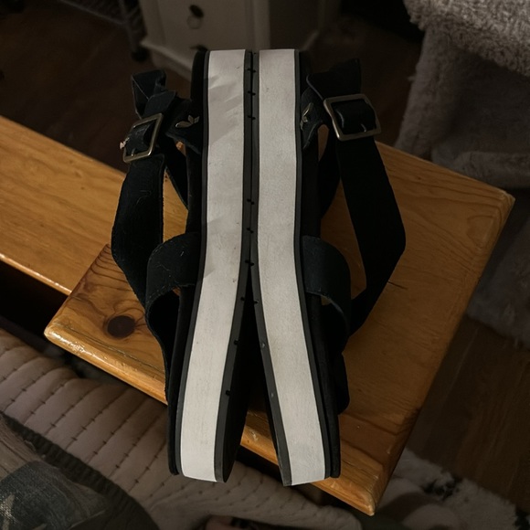 Koolaburra by UGG Buckle Sandals Platforms Black/White - Picture 6 of 11